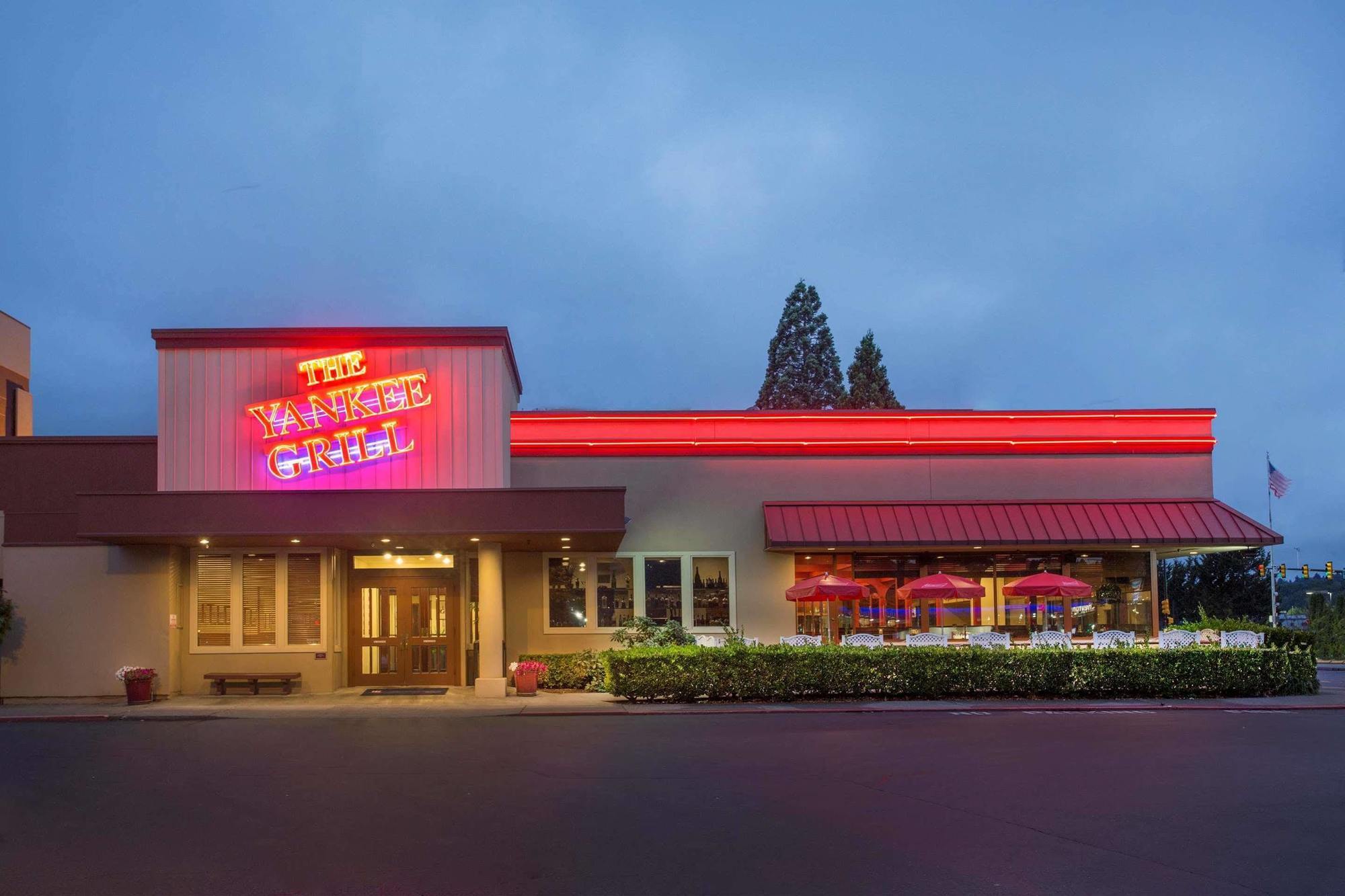 Red Lion Hotel & Conference Center - Seattle/Renton Exterior foto